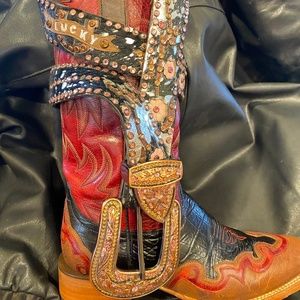 Unique crystal cowgirl belt